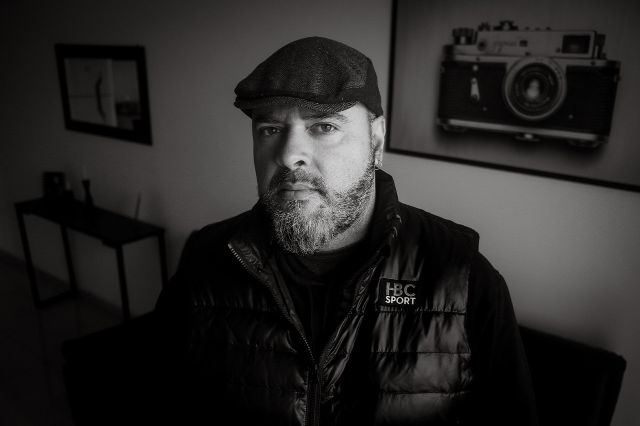 man, beard, cap, vest, gilet, retro, fashion, style, wall decor, console table, monochrome, black and white, portrait, man, man, man, man, man, cap, black and white-8222531.jpg